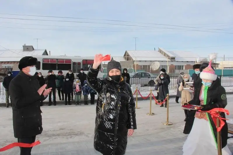 Arhımed Muhambetov 130 otbasyna páter kiltin tapsyrdy