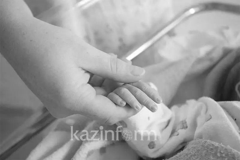Almatyda koronavırýstan bir aılyq náreste kóz jumdy