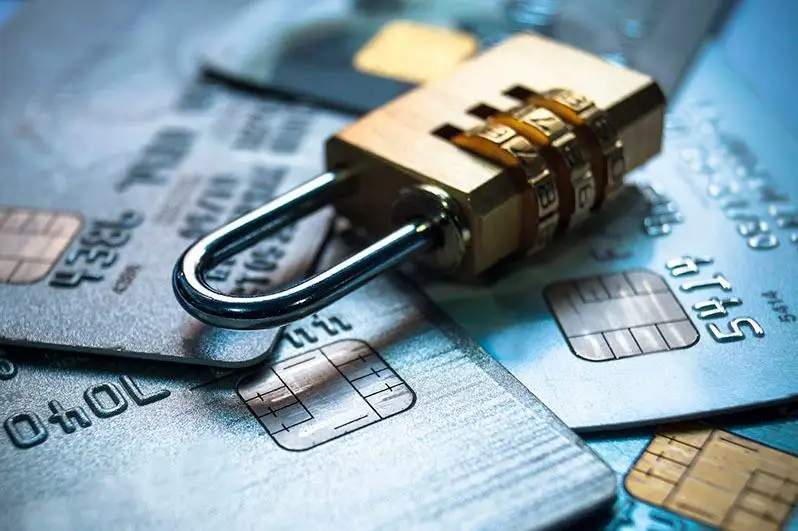 Bank qandaı jaǵdaıda sizdiń kartańyzdy buǵattaı alady