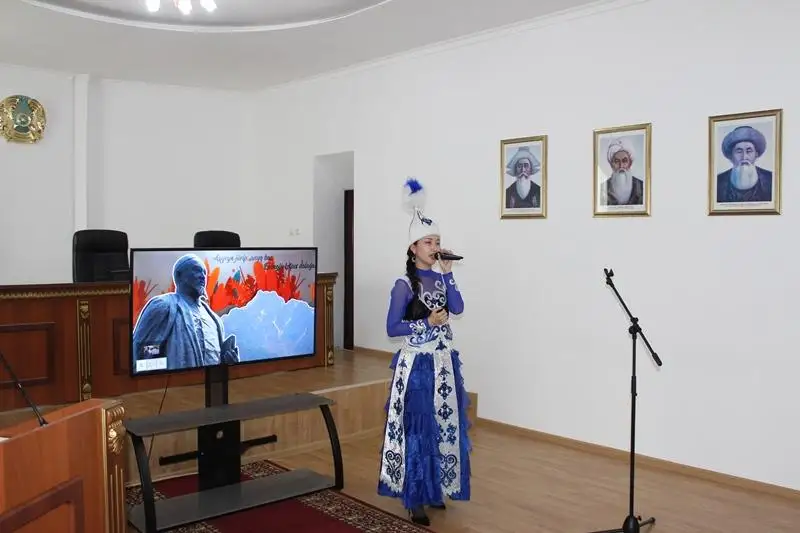 Aqmola prokýrorlary Abaı óleńderin birneshe tilde shyrqady