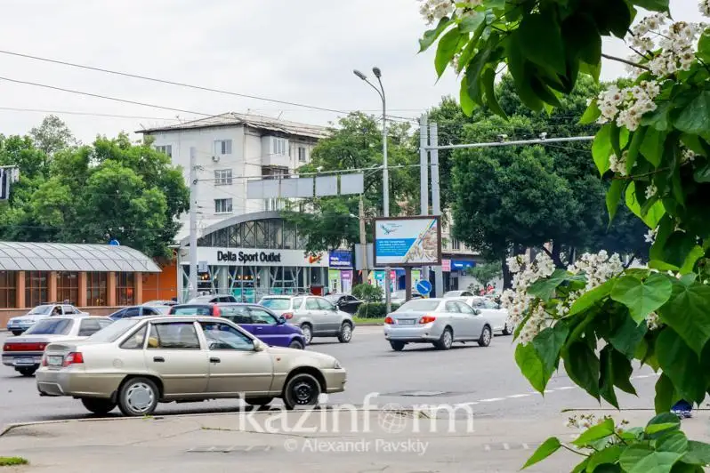 Almatylyqtarǵa jylý jelileri ornalasqan jerlerge kólik qoımaýǵa keńes berildi