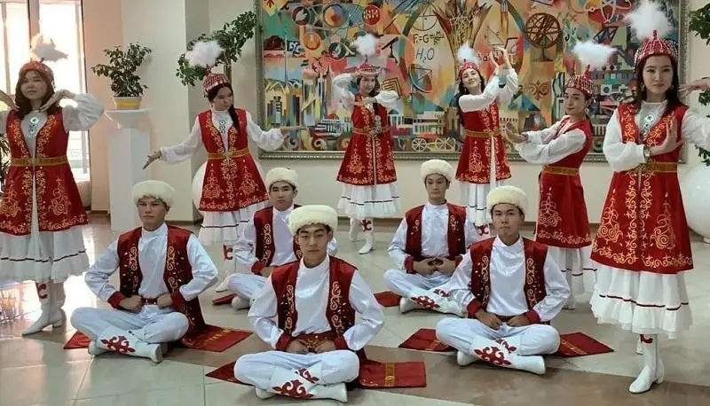 Qyzylordalyq jas bıshiler Londonda ótken halyqaralyq festıvalde jeńimpaz atandy