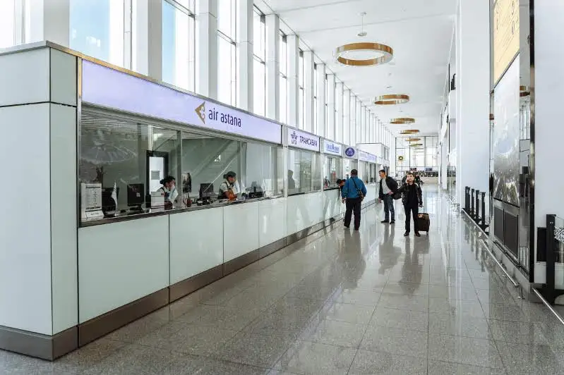 Bıletterdi áýe kompanııalarynyń kassalarynan ǵana satyp alý kerek - vıtse-mınıstr