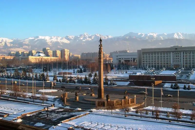 Keń ǵımarat suraǵan múgedekter qaýymdastyǵynyń músheleri Almaty ákimdigine jınaldy