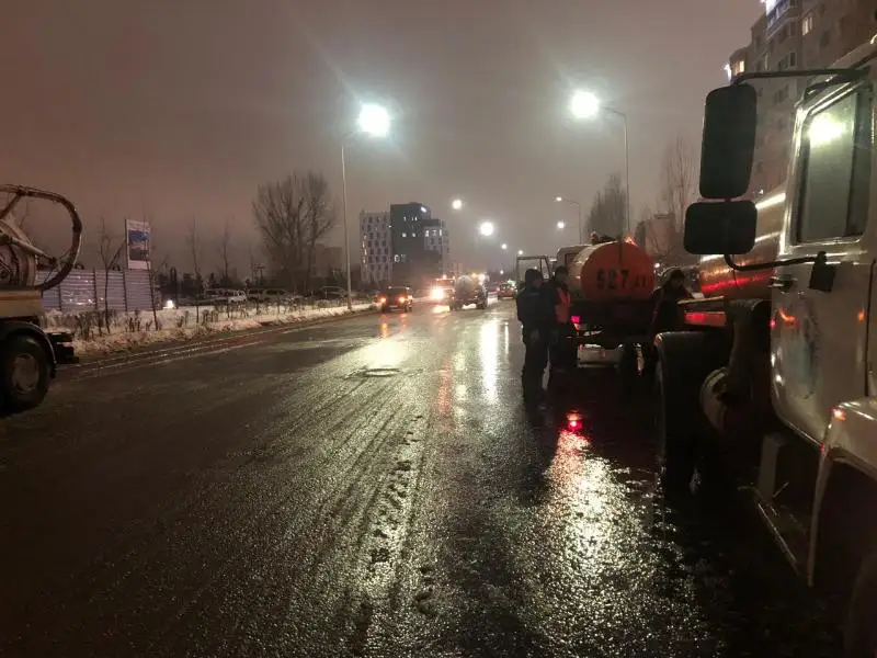 Стала известна причина прорыва водопровода в столице