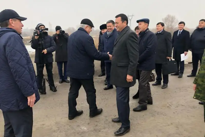 Qazaqstan men Qyrǵyzstan depýtattary shekarada birlesken otyrys ótkizdi