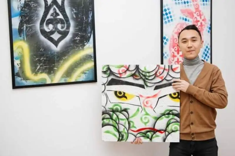 Atyraýlyq sýretshi ónerdiń jańa baǵytyn oılap tapty