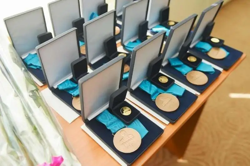 Elbasy medaldarymen marapattalǵan 18 qaraǵandylyq bilim grantyn aldy
