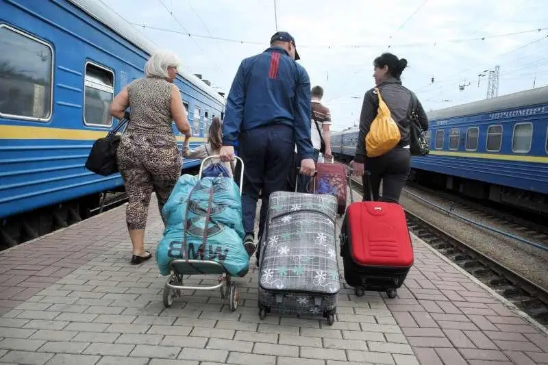 Aqmola oblysyndaǵy aýylǵa syrttan adamdar kóship kelip jatyr