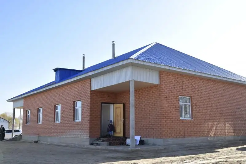 Қызылордада кәсіпкер мұқтаж отбасыларға үй салып берді
