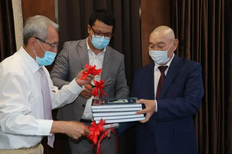 Súgirdiń 60 kúıi jınaqtalǵan kitap jaryq kórdi