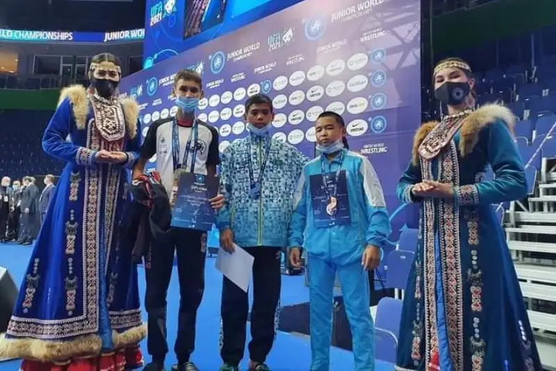 Atyraýlyq úsh sportshy álem chempıonatynda eki kúmis, bir qola ıelendi