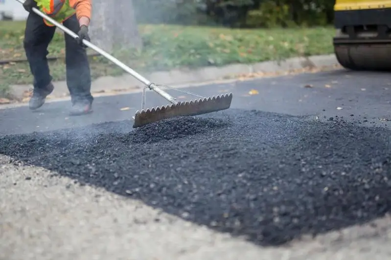 Almatynyń Túrksib aýdanynda 144 kóshe jóndelgen