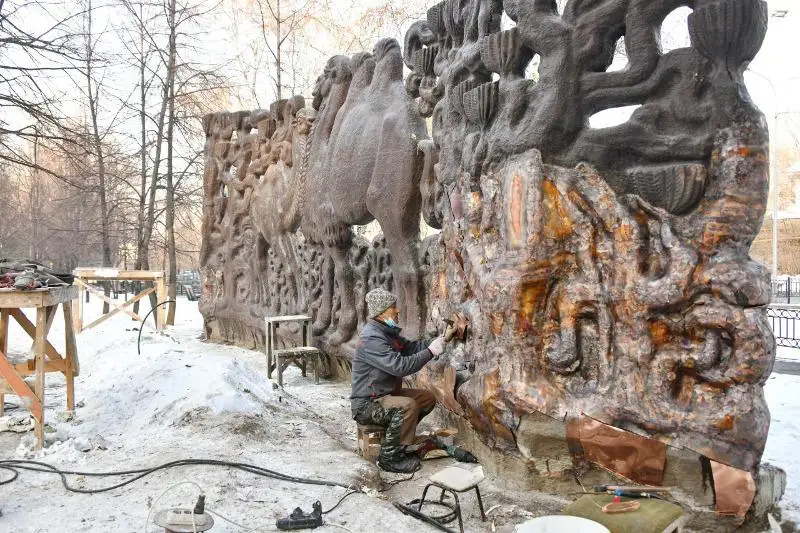 Алматыда «Түйелер» декоративті панносы бастапқы қалпына келтіріледі