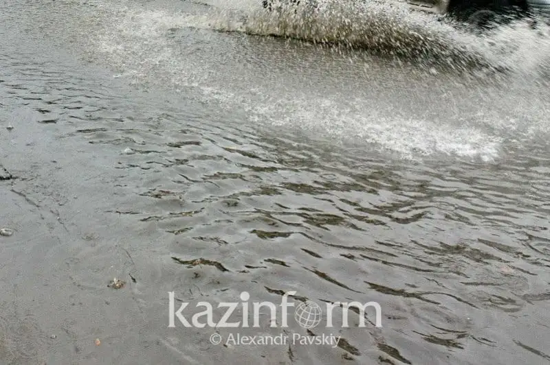 Дождь в Алматы: подтопило территорию детской инфекционной больницы, частные дома