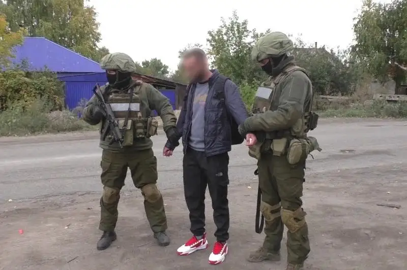 Óskemende fıtnes-jattyqtyrýshy esirtki satyp kelgen