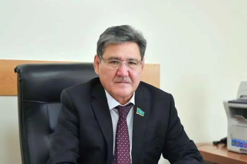Senatorlar zeınetaqy jınaǵyn alýdan bas tartýdy usynǵan joq – Edil Mamytbekov