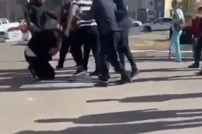 Almatyda kólik ıesi men satyp alýshy HQO aldynda tóbelesken
