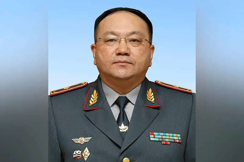 General-maıor Serik Býrambaev: patrıotızmdi qalyptastyrý - kúrdeli mindetterdiń biri