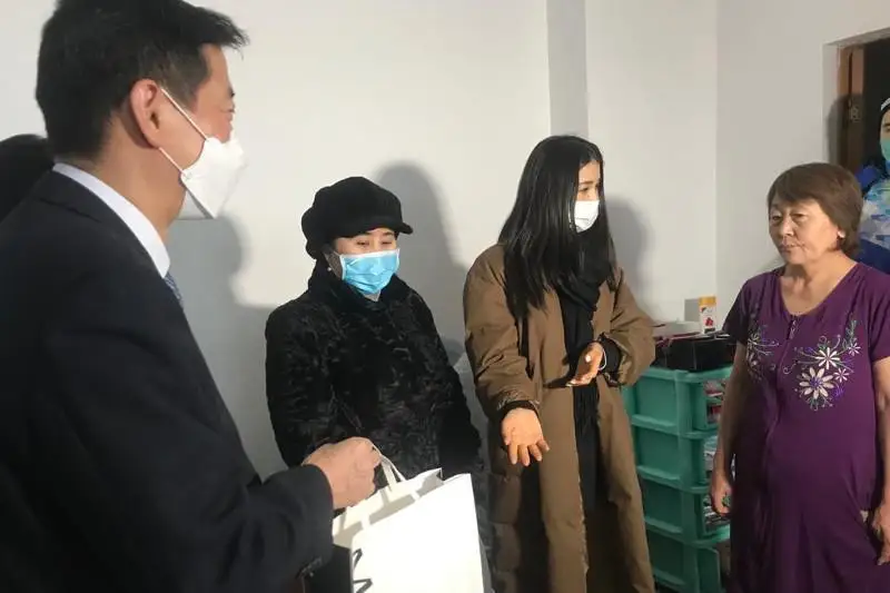 Nur-Sultan ákimdigi men Koreıa JOO túlekteri turmysy tómen otbasylarǵa azyq-túlik taratty
