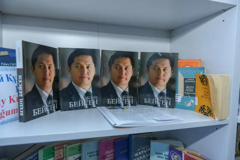 Túrkistanda jýrnalıst Beısen Quranbek jaıly kitap tanystyryldy
