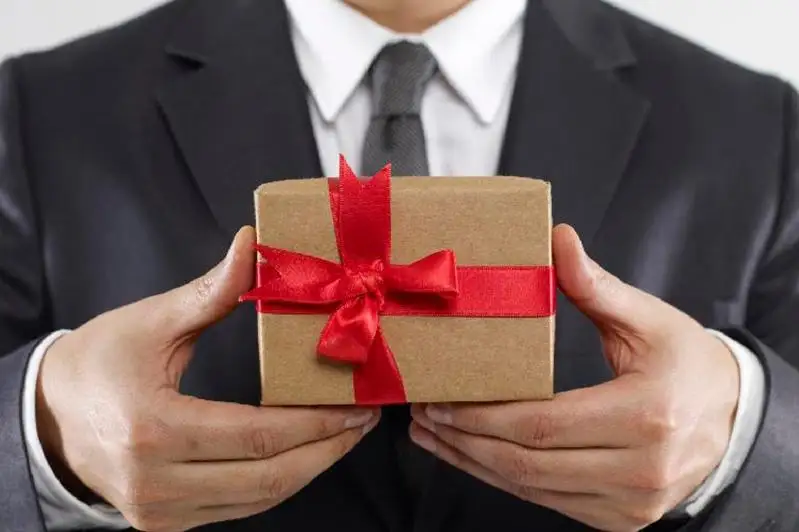 В канун Нового года павлодарских госслужащих предостерегли от получения подарков