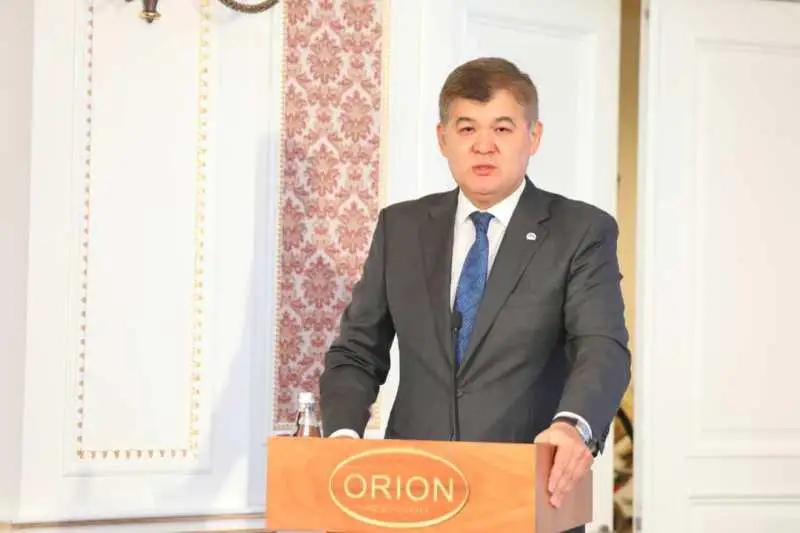 Eljan Birtanov qyrǵyz áriptesterine Qazaqstannyń densaýlyq saqtaý júıesi týraly aıtyp berdi
