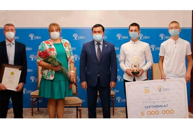 Mereıli otbasy: Shahtınsk qalasynda turatyn kenshiler áýleti jeńimpaz boldy