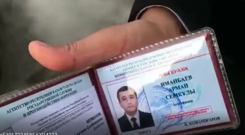 Pavlodarda jol apatyna kináli júrgizýshi jalǵan qyzmettik qujat kórsetken