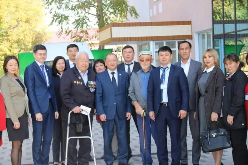 Mınıstr Birjan Nurymbetov Shymkenttegi múmkindigi shekteýli jandarmen kezdesti