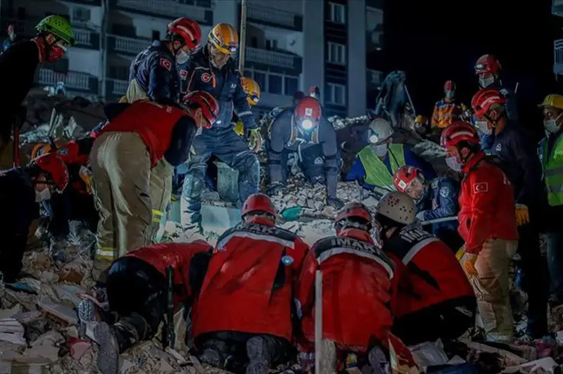 Izmırdegi jer silkinisi qurbandarynyń sany 42-ge jetti