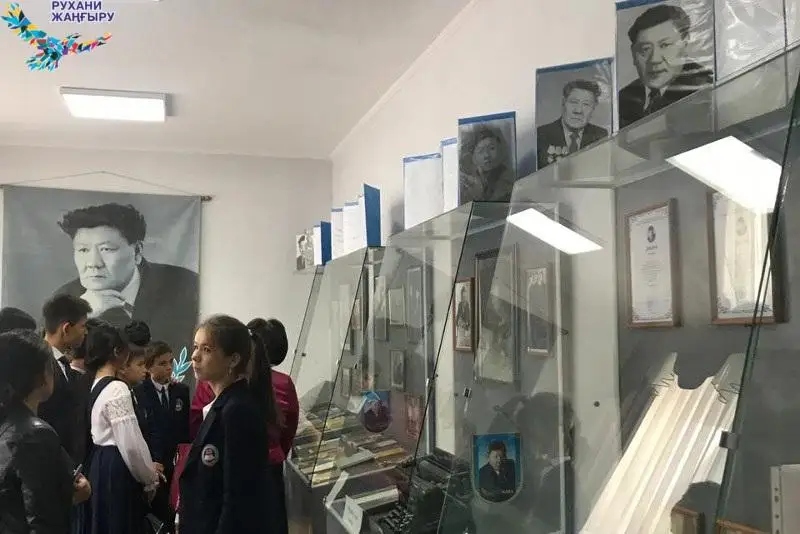 Elordada Syrbaı Máýlenovti eske alý keshi ótti