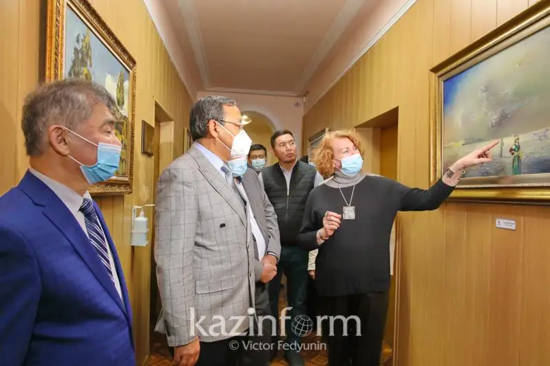 QazATÝ-da tanymal qazaqstandyq sýretshilerdiń sýret galereıasy ashyldy