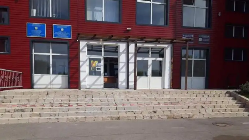 Shahtınsk mektepterine týrnıket pen dabyl túımeleri ornatylyp jatyr