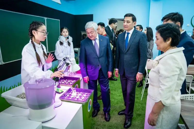 Saparbaev elorda mektebinde ashylǵan ınklıýzıvtik kabınet jumysymen tanysty