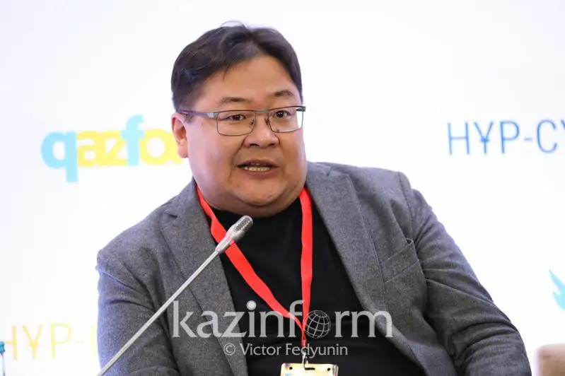 Áleýmettik dıstantsııany týdyratyn pandemııa emes, áleýmettik jeli - Aıdos Sarym