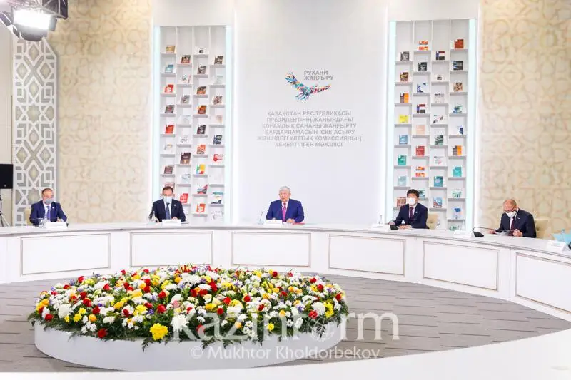 «100 жаңа оқулық» жобасы қазақ тілінің ғылыми әлеуетін арттырды – Қырымбек Көшербаев