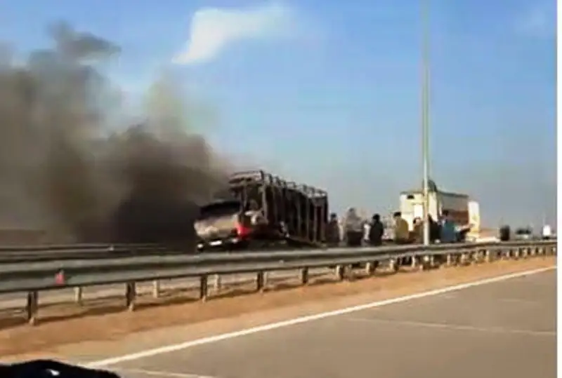 Túrkistan oblysynda maqta tıelgen KamAZ túgi qalmaı janyp ketti