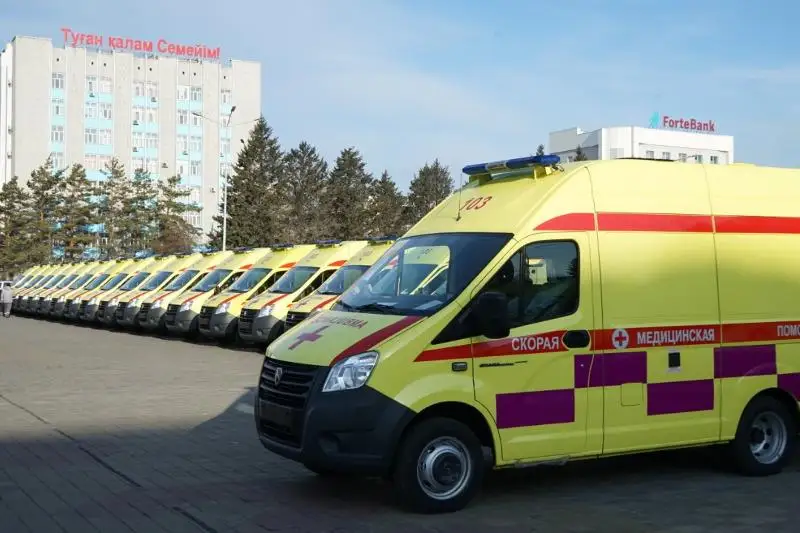 ShQO-nyń medıtsınalyq mekemelerine 60 jedel járdem kóligi berildi