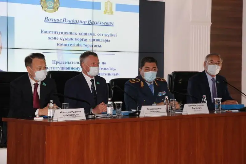 Сенаторлар заң білімінің сапасы мәселелерін талқылады