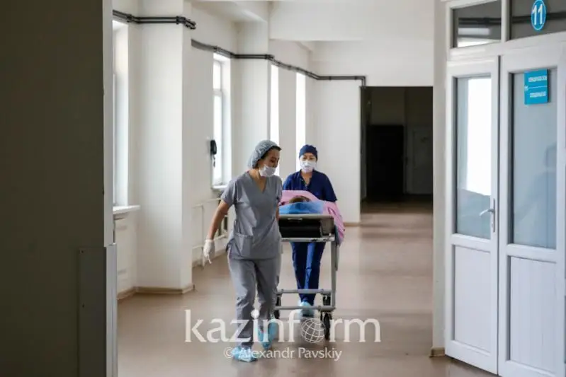Almatydaǵy koronavırýs: táýligine myńǵa jýyq naýqas tirkeldi