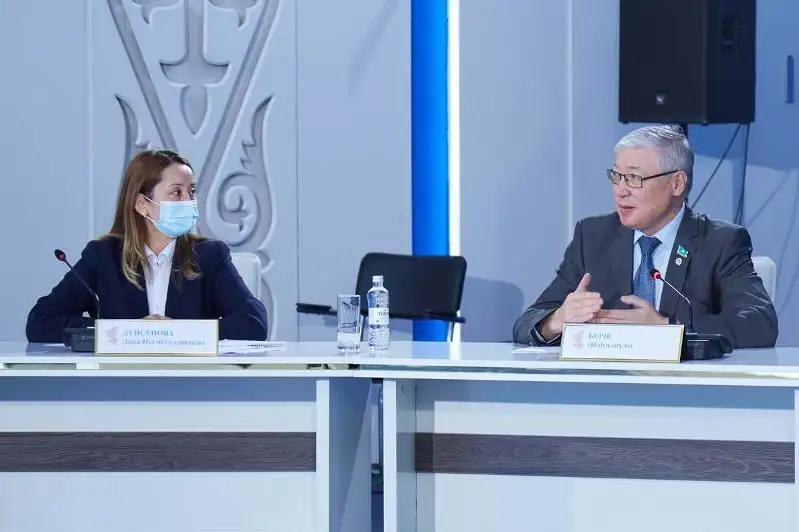 Aýyl ákimi halyqtyń kóńilinen shyǵýy úshin jumys isteýi tıis - Berik Ábdiǵalıuly