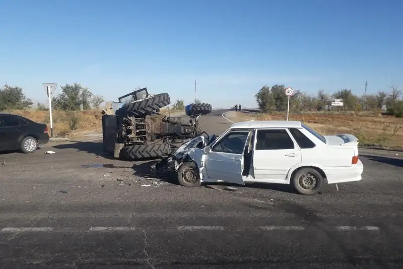 Aqtóbede traktor aýdarylyp qaldy