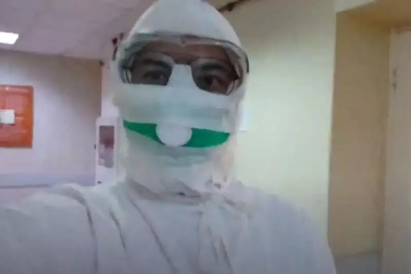 Алматы дәрігерлері реанимациядан видео түсіріп, халықты вакцина алуға шақырды