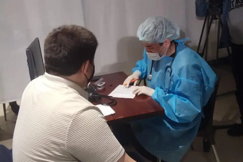 Almatynyń saýda, oıyn-saýyq ortalyqtarynda otandyq vaktsınany salý bastaldy