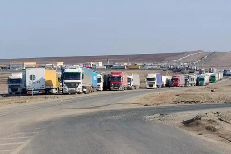 Shekara qyzmeti BQO-daǵy Reseımen shekarada kóliktiń kóp jınalyp qalýyna qatysty túsinikteme berdi