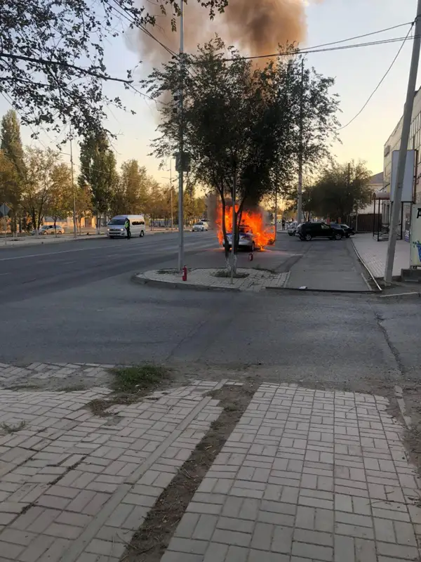 Atyraýda polıtsııa kóligi órtenip ketti