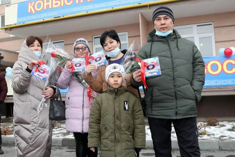 Tarazda baspana kezeginde turǵan 80 otbasyna páter kilti tapsyryldy