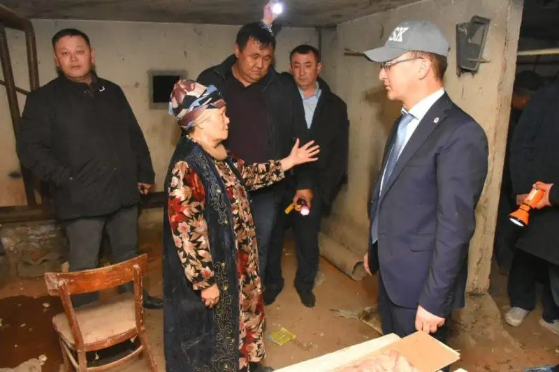 Túrkistan qalasynyń ákimi kópqabatty úılerdiń qysqa daıyndyǵymen tanysty