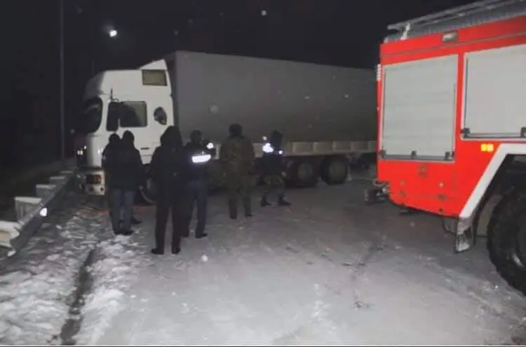 Saryaǵashta júk kóligi joldan shyǵyp ketip, uzyn-sonar keptelis boldy
